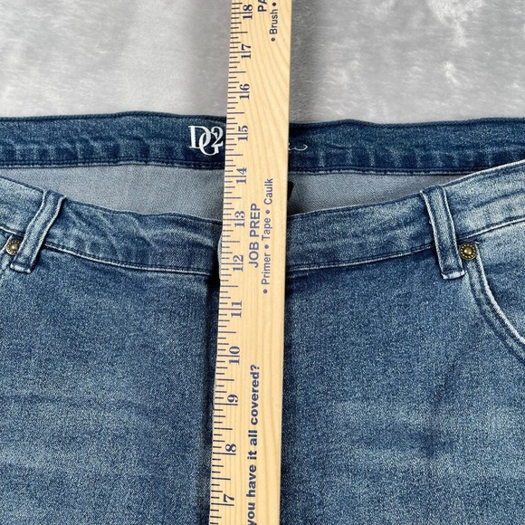 DG2 Diane Gilman Jeans Women 24WT Plus Floral Detail Cropped Slim Leg 30" Inseam - Picture 8 of 13